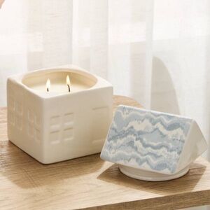 🆕Fireside Glow Ceramic House Candle